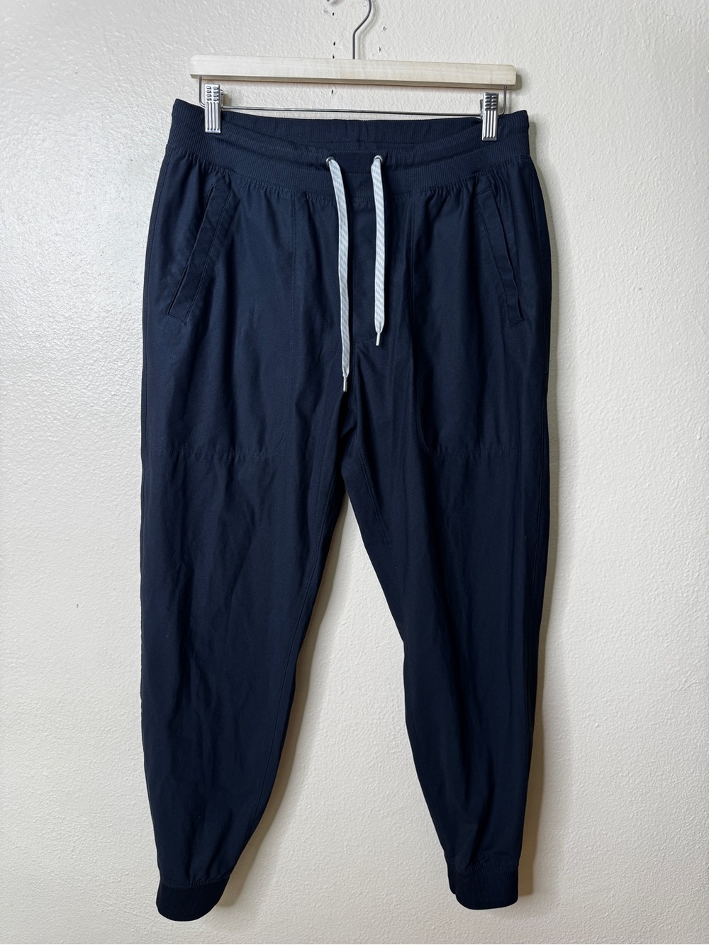 Vuori Men’s Black Large Drawstring Jogger Pants Athletic Casual